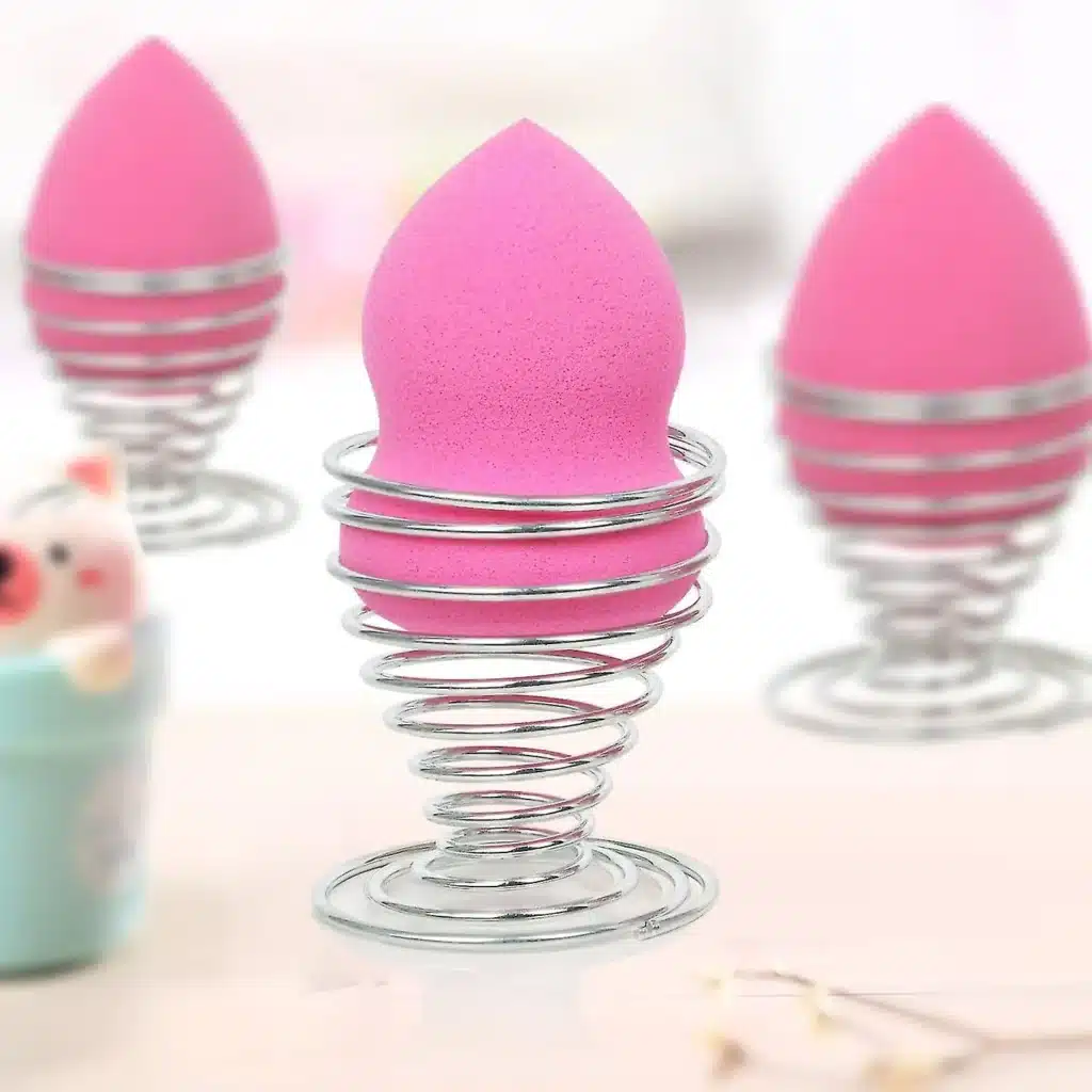 Spiral wire spring holders supporting beauty sponge eggs (Zigoal)