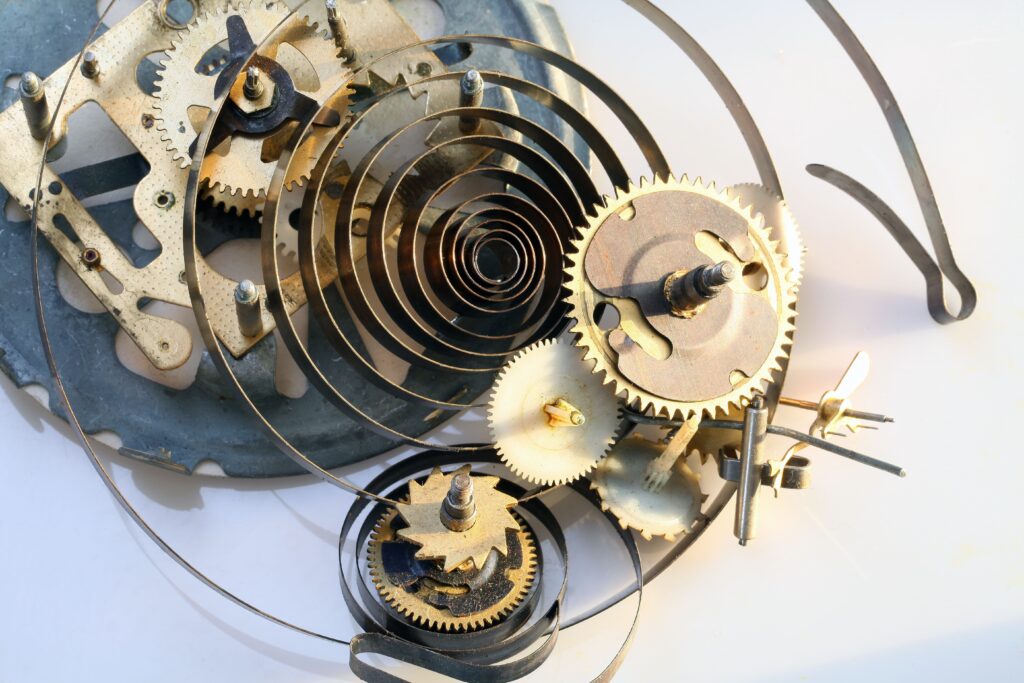 Clock movement with gears and an unwound mainspring (Zigoal)